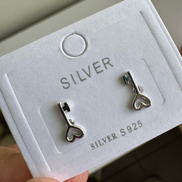 925 Sterling Silver Heart Key Earrings - Picture 8 of 8